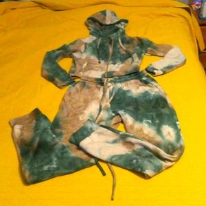 Green,white and brownish sweat suit bottoms are large top is small. Never worn